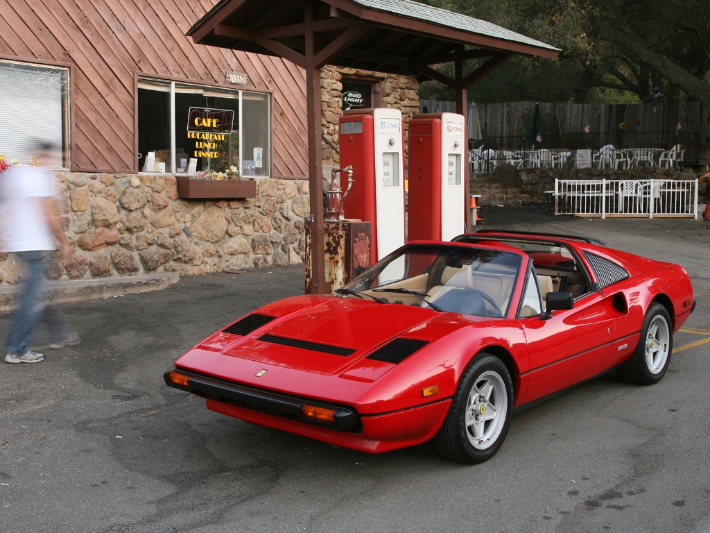 85_ferrari_308gtsiqv_1600.jpg